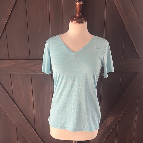 Nike Light Blue Short Sleeve Tee - Picture 1 of 5